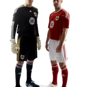 Bristol City First Team: 09-10 New Kit - A Fresh Look for the Robins