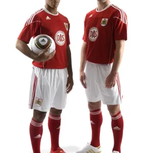 Bristol City First Team: 09-10 New Kit - A Fresh Look for the Robins