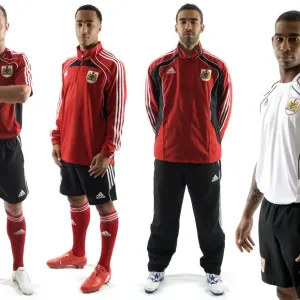 Bristol City First Team: 09-10 New Kit - A Fresh Look for the Robins