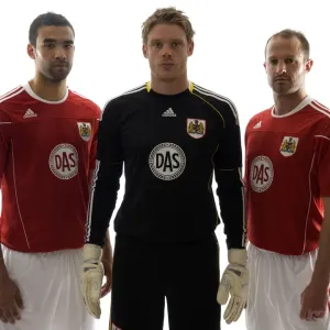 Bristol City First Team: 09-10 New Kit - A Fresh Look for the Robins