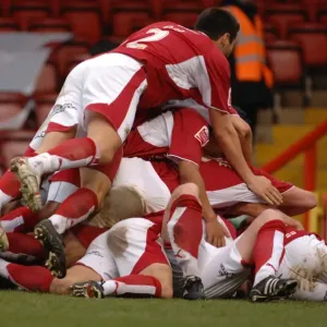 El equipo de fútbol Bristol City Celebra la Gloria: El Inolvidable Momento Contra el Norwich City