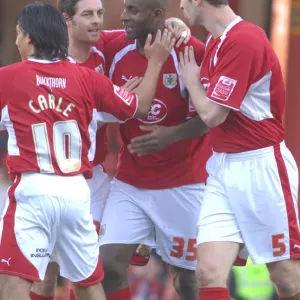 El Bristol City Fútbol Club: Unido en la Victoria - Celebración del Grupo Después de Ganar contra el Sheffield Wednesday El Bristol City Fútbol Club: Unido en la Victoria - Celebración del Grupo Después de Ganar contra el Sheffield Wednesday