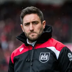 Bristol City Manager Lee Johnson Watches On during Burton Albion Match, March 2017