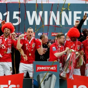 Bristol City players lift the Football League Trophy after thay win the match 2-0 - Photo mandatory by-line