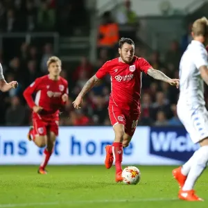 Bristol City Takes Early Lead: Lee Tomlin Sets Up Marlon Pack's Goal Against Leeds United Bristol City Takes Early Lead: Lee Tomlin Sets Up Marlon Pack's Goal Against Leeds United