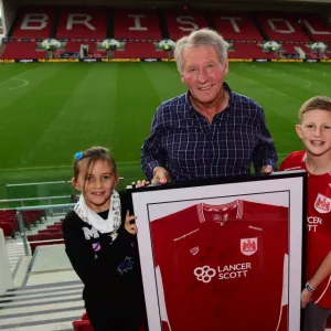 Season 16/17 Framed Print Collection: Bristol City v Nottingham Forest