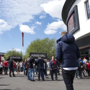 Season 16/17 Framed Print Collection: Bristol City v Barnsley