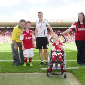 Bristol City vs Bradford City: Mascots Face-Off at Ashton Gate, Sky Bet League One (August 3, 2013) Bristol City vs Bradford City: Mascots Face-Off at Ashton Gate, Sky Bet League One (August 3, 2013)