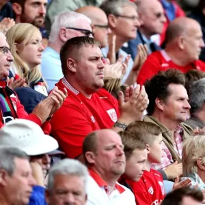 Bristol City vs Derby County: Passionate Fans at Ashton Gate Stadium, Sky Bet Championship (17/09/2016)