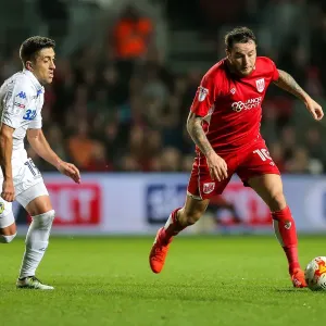 Bristol City vs Leeds United: Lee Tomlin vs Pablo Hernandez - Intense Battle at Ashton Gate Stadium, Sky Bet EFL Championship Bristol City vs Leeds United: Lee Tomlin vs Pablo Hernandez - Intense Battle at Ashton Gate Stadium, Sky Bet EFL Championship