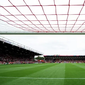 Season 14-15 Framed Print Collection: Bristol City v MK Dons