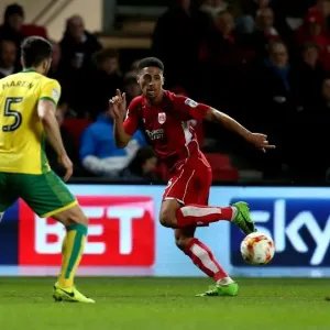 Bristol City vs Norwich City: Zak Vyner Passes the Ball at Ashton Gate, Sky Bet Championship