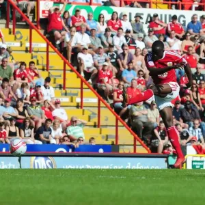 Bristol City vs. Nottingham Forest: 2010-11 Season Showdown - A Football Rivalry Unfolds