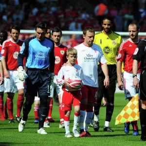 Season 10-11 Framed Print Collection: Bristol City v Nottingham Forest