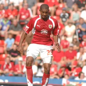 Bristol City vs. QPR: Marvin Elliott in Action