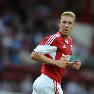 Bristol City vs Reading: Scott Wagstaff in Action