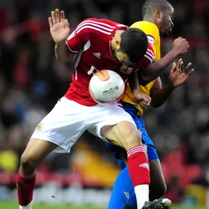 Bristol City vs Southampton: Liam Fontaine vs Guilherme do Prado en la confrontación de la Championship en el Ashton Gate Stadium - 26/11/2011