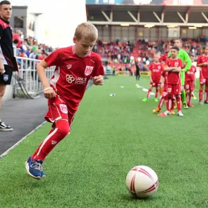 Bristol City vs. Wolverhampton Wanderers Mascot Showdown in Sky Bet Championship - April 2017, Ashton Gate