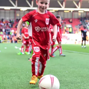 Bristol City vs. Wolverhampton Wanderers Mascot Showdown in Sky Bet Championship (April 2017), Ashton Gate