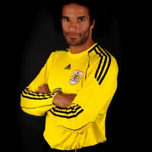 Bristol City Welcomes England's No. 1: David James Joins the Squad