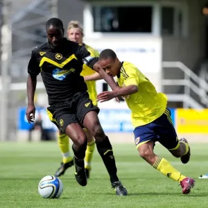 Bristol City FC Print - Bobby Reid vs Torquay Defence