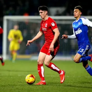 Bristol City's Callum O'Dowda Outruns Ipswich Town's Andre Dozzell during Sky Bet Championship Match