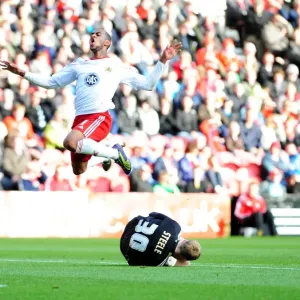 Bristol Citys Danny Haynes is beaten to the ball by Middlesbroughs Jason Steele