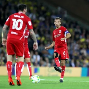 Bristol City's Gary O'Neil and Lee Tomlin in Action against Norwich City, Sky Bet Championship 2016 Bristol City's Gary O'Neil and Lee Tomlin in Action against Norwich City, Sky Bet Championship 2016