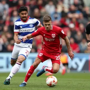 Bristol City's Jamie Paterson Escapes Massimo Luongo's Tackle in Sky Bet Championship Clash