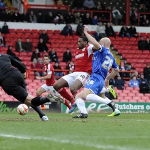 Season 13-14 Framed Print Collection: Bristol City v Gillingham