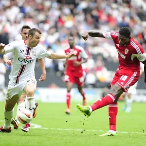 Bristol City's Jay Emmanuel-Thomas Goes for Glory Against Milton Keynes Dons, Sky Bet League One, 2013