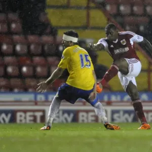 Bristol City's Jay Emmanuel-Thompson Goes for Glory Against Coventry City - Football Action at Ashton Gate