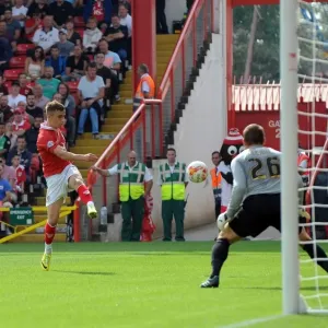 Bristol City's Joe Bryan Fires Over in Sky Bet League One Clash against Scunthorpe United