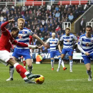 Bristol City's Jonathan Kodjia Throws a Shot On Target Against Reading, 2016