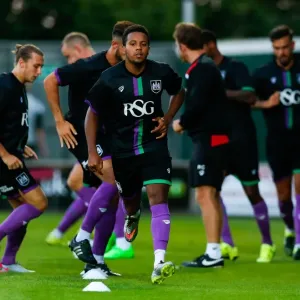 Bristol City's Korey Smith Warming Up Print Bristol City's Korey Smith Warming Up Print