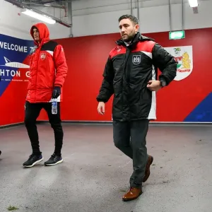 Bristol City's Lee Johnson Leads Out Team vs Sheffield Wednesday, Sky Bet Championship (January 2017)