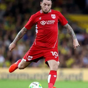 Bristol City's Lee Tomlin in Action: Passing the Ball vs. Norwich City, Sky Bet Championship 2016 Bristol City's Lee Tomlin in Action: Passing the Ball vs. Norwich City, Sky Bet Championship 2016