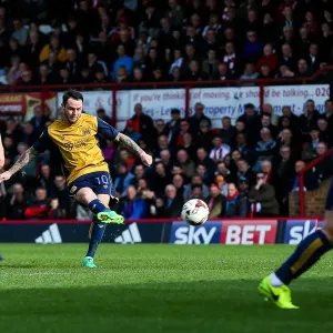 Bristol City's Lee Tomlin Takes Free Kick at Griffin Park Against Brentford, Sky Bet EFL Championship (01.04.2017)