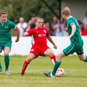 Bristol City's Luke Freeman in azione durante il match di pre-stagione comunitario contro l'Hengrove Athletic.