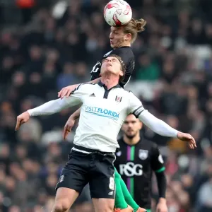 Bristol City's Luke Freeman Outmuscles Fulham's Scott Parker for a Header in Sky Bet Championship Clash
