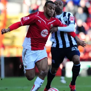 Bristol City's Marvin Elliott Fends Off Joss Labadie in Championship Clash vs. West Bromwich Albion (21/02/2010)