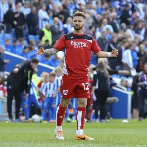 Bristol City's Matt Taylor Warming Up Print Bristol City's Matt Taylor Warming Up Print