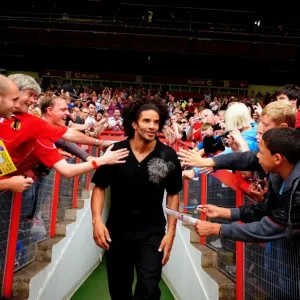 Bristol City's New Signing David James Greets Fans at Ashton Gate (31/07/2010)