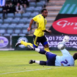 Bristol Citys Nicky Maynard scores his second goal of the night