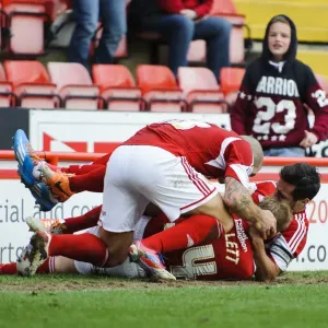 Bristol City's Simon Gillett Scores and Celebrates with Teammates vs. Gillingham, Sky Bet League One, 2014