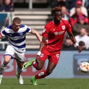 Bristol City's Tammy Abraham Evades Jake Bidwell in Thrilling Championship Clash