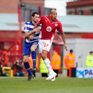 Chris Iwelumo holds off Sam Hird