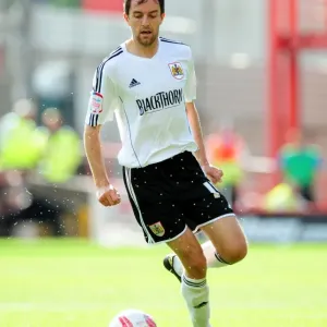 Cole Skuse in Action: Championship Showdown at Nottingham Forest
