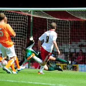 David Clarkson Scores for Bristol City Against Blackpool in 2010 Championship Match
