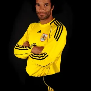 David James Joins Bristol City: English Football Legend Signs On